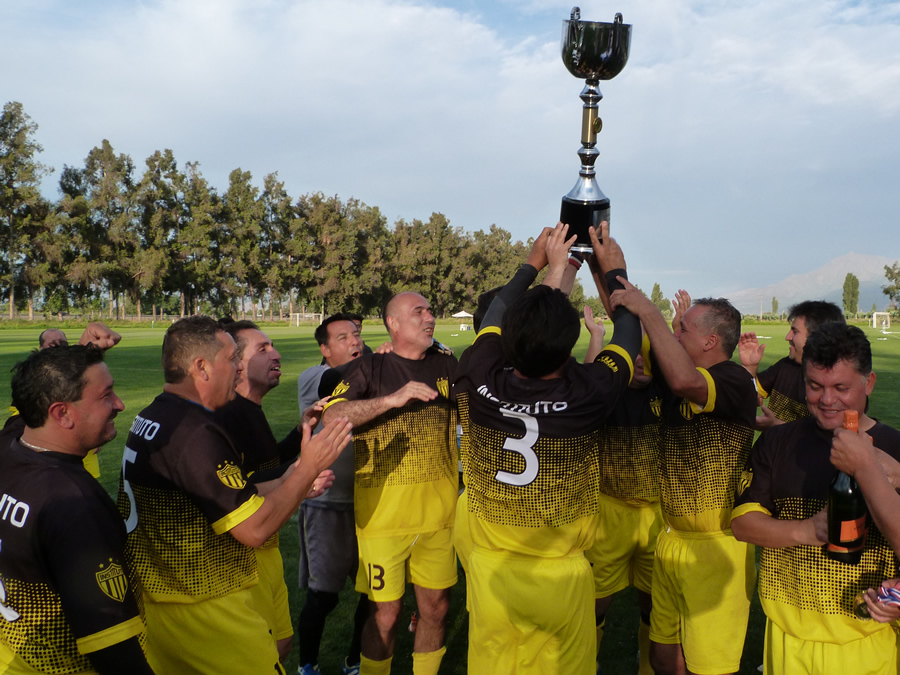 Super Senior, Campeón